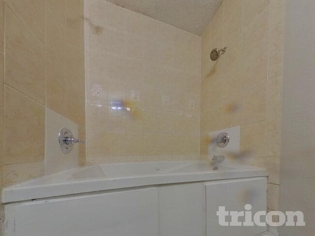 Building Photo - 6212 Douglas Dr