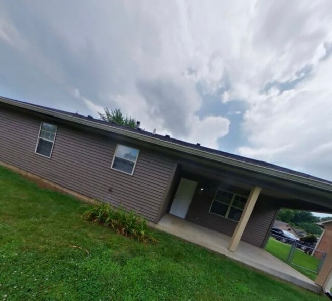 Building Photo - 504 Louise Dr