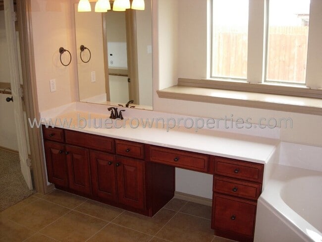 Building Photo - 2172 Liriope Ln