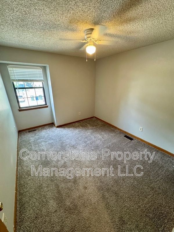 Building Photo - 2529 Crestline Ct