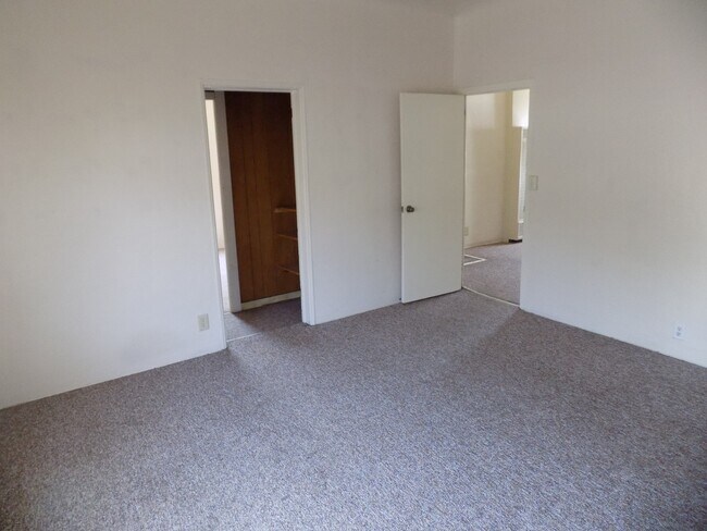 Building Photo - 735-745 Grand Ave