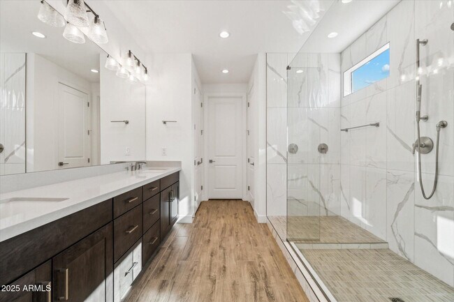 Building Photo - 11138 N San Clemente St