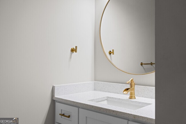 Building Photo - 1331 Diamond Ave SE