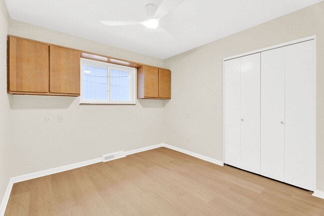 Building Photo - 3BD | 3BTH - HOT TUB - WATER FRONT - NEWLY RENOVATED - ON SYLVAN LAKE