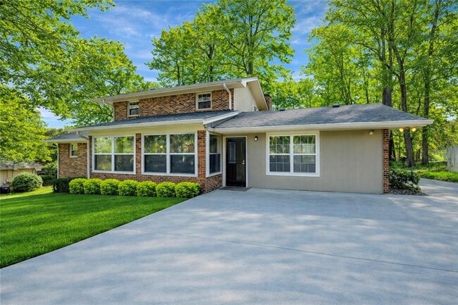 Building Photo - 3052 Riviera Dr