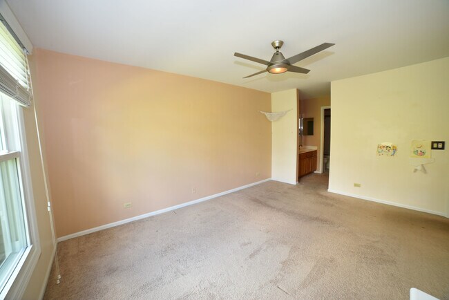 Building Photo - 2545 Live Oak Ln