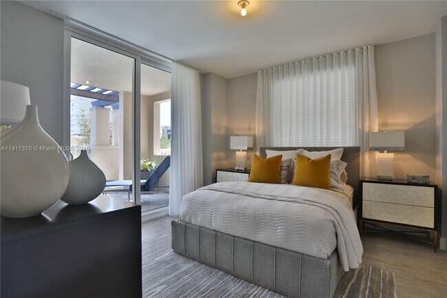 Building Photo - 2000 Salzedo St