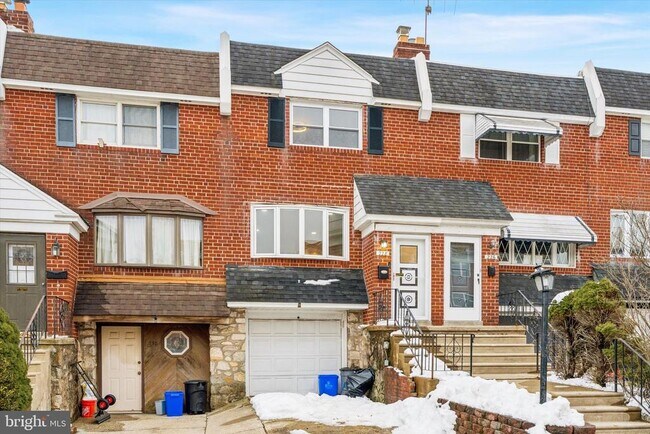 Building Photo - 228 Rock St