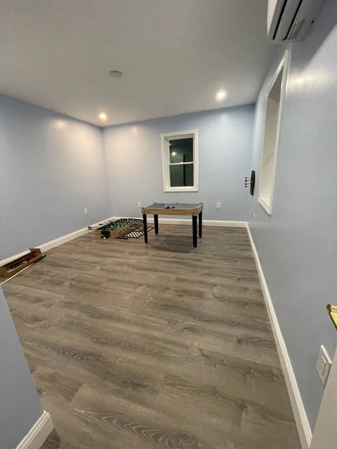 Larger bedroom - 88 Fairacres Ave
