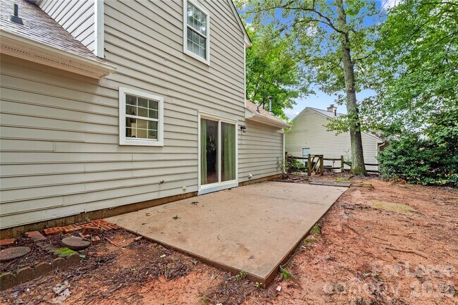 Building Photo - 697 Rebecca Jane Dr