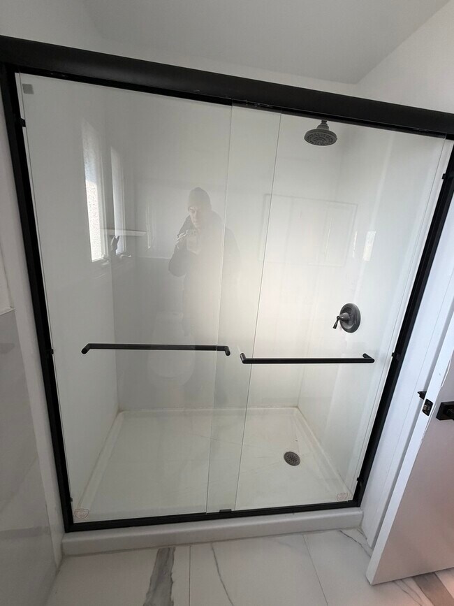 Building Photo - 8901 Octavia Ave