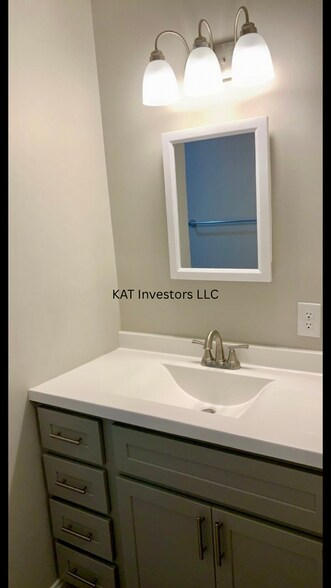 bathroom vanity - 17675 US-61
