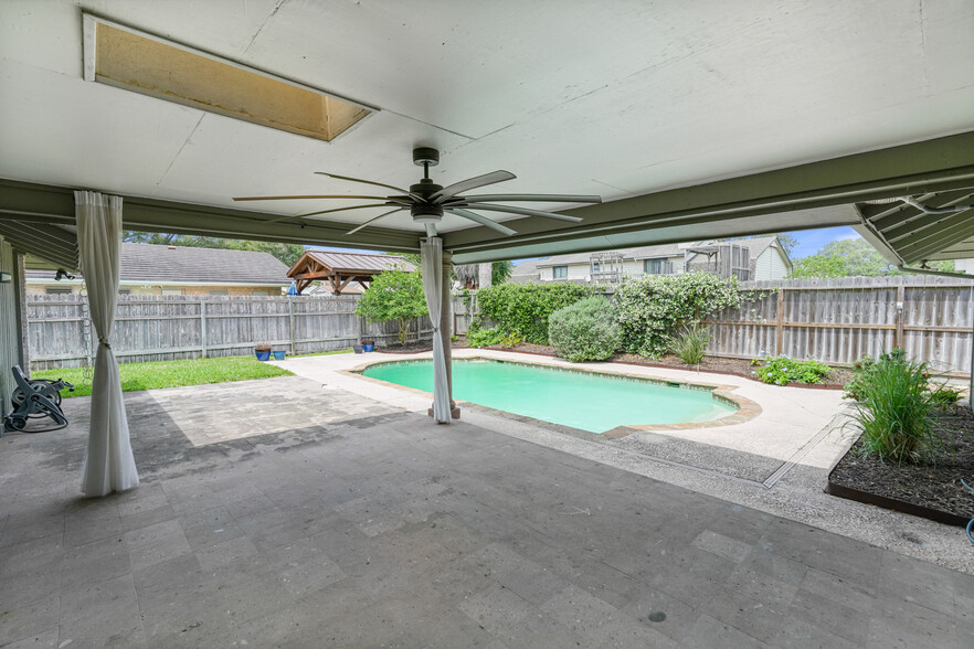 Building Photo - 4942 Cherry Hills Dr