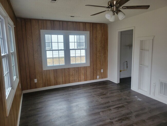 Building Photo - 3 bedroom home for rent