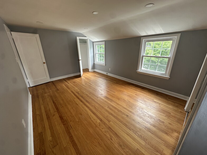 Building Photo - 2263 Mountain Ave