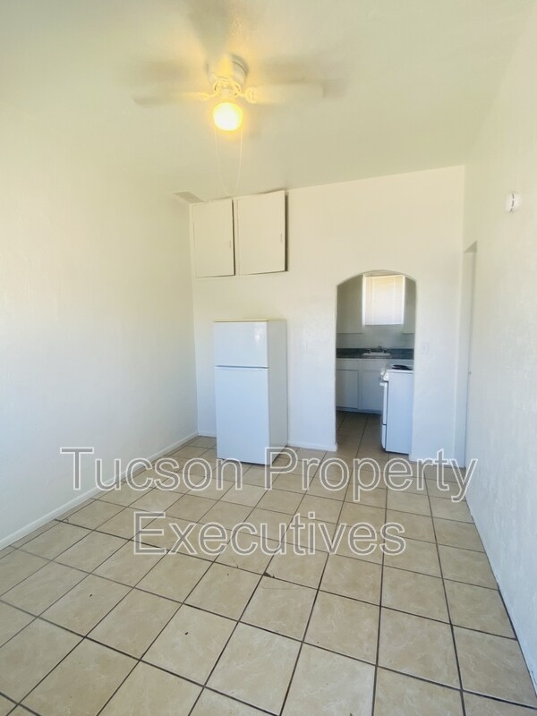 Building Photo - 19 W Veterans Blvd