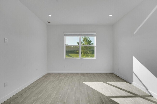 Building Photo - 6429 Seabright Ter