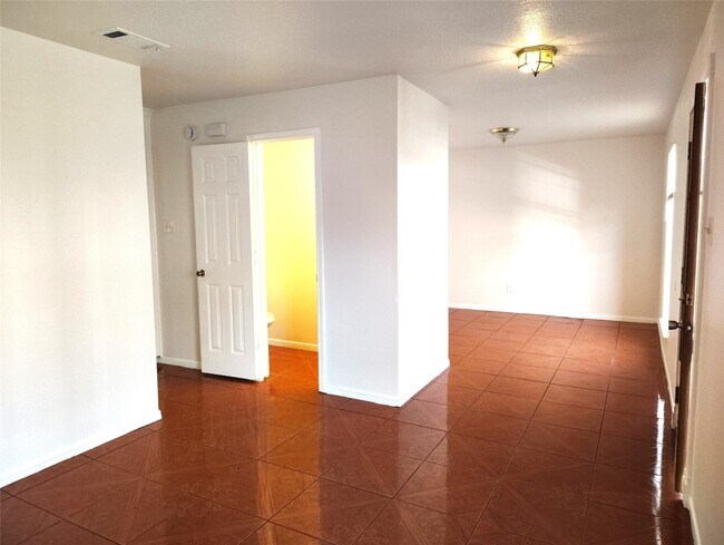 Building Photo - 13835 Purplemartin St