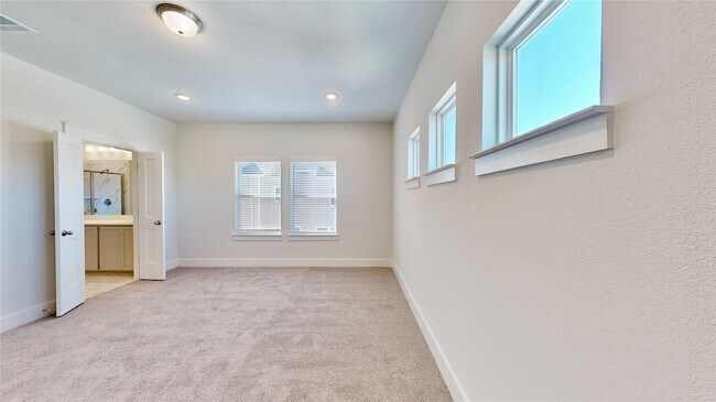 Building Photo - 833 Concan Dr