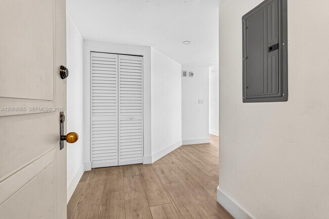 Building Photo - 251 Crandon Blvd
