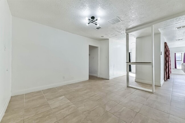 Building Photo - 11411 Murr Way