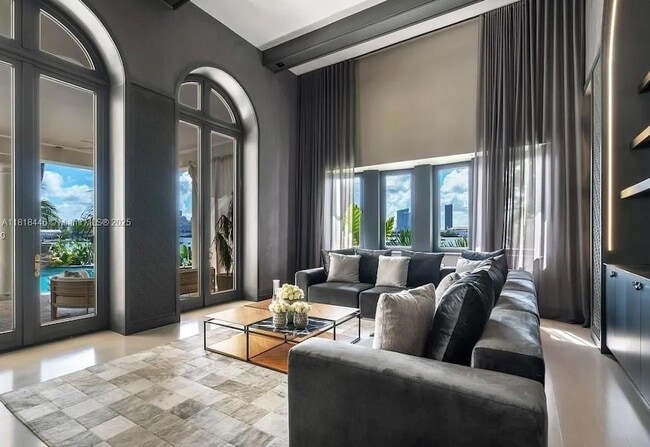 Building Photo - 432 S Hibiscus Dr