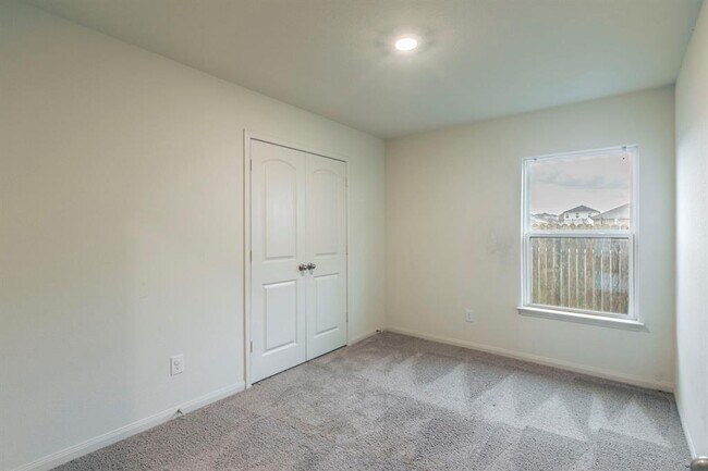 Building Photo - 136 Allington Cir