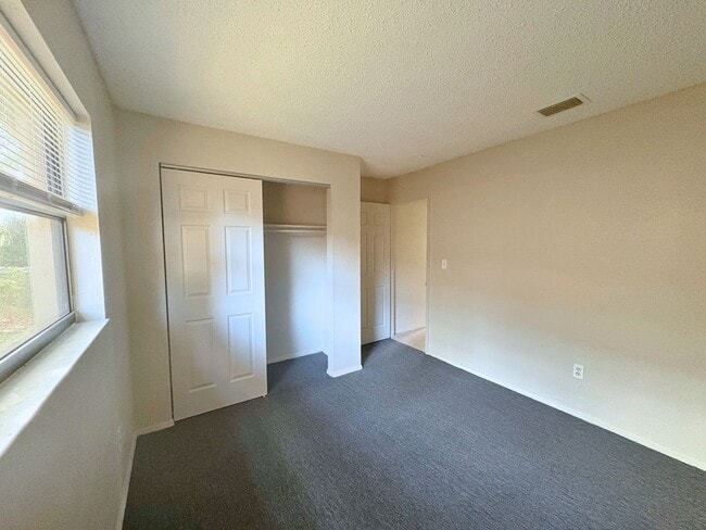 Building Photo - Charming Largo Home with a Spacious Fenced...