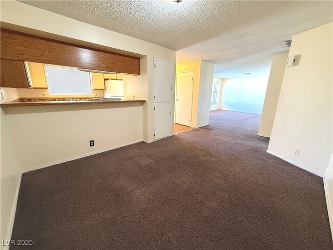 Building Photo - 2080 Karen Ave