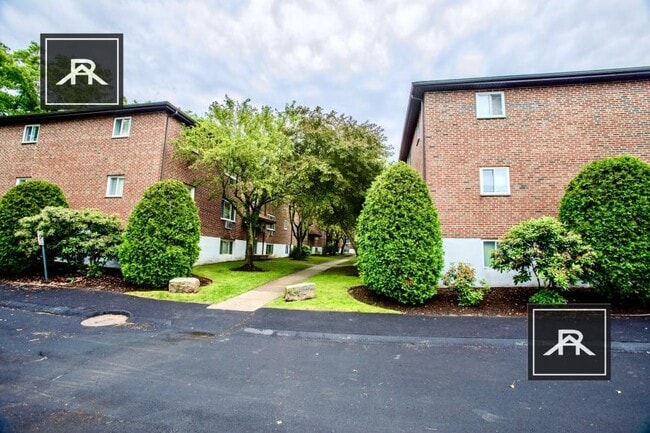 Building Photo - 2 bedroom in Chestnut Hill MA 02467