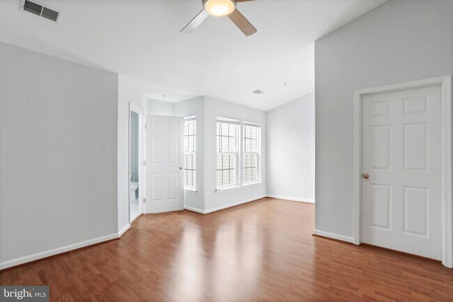 Building Photo - 6140 Newport Terrace