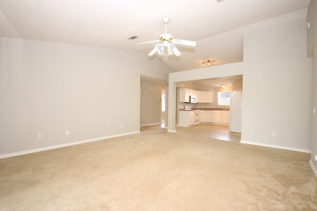 Building Photo - Spacious 3/2 Brick Home with Screened Porc...