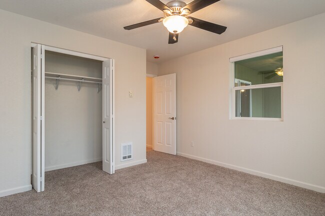 Building Photo - 233 Palmdale Ave