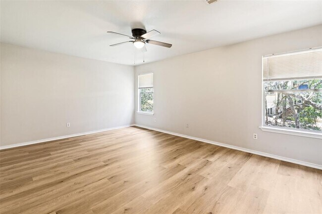 Building Photo - 945-947-947 Sagewood Trail