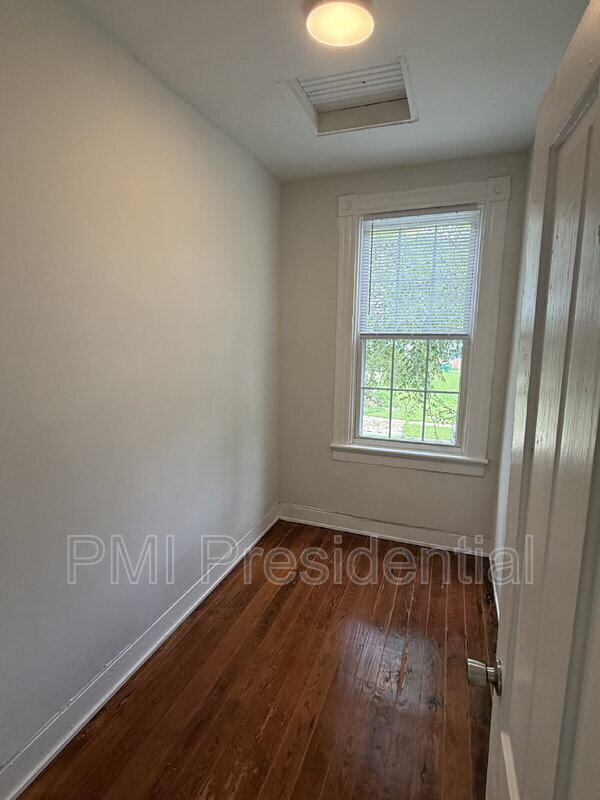 Building Photo - 1812 3rd Ave