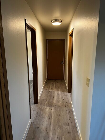 Building Photo - 425 King Olav Ln