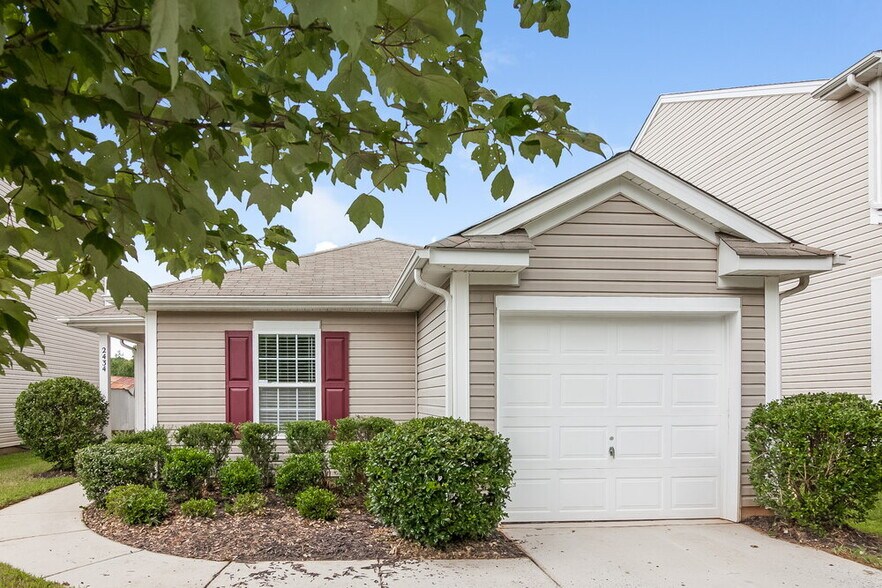 Primary Photo - 2434 Buckleigh Dr