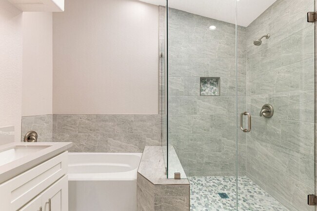 Building Photo - 843 3rd St
