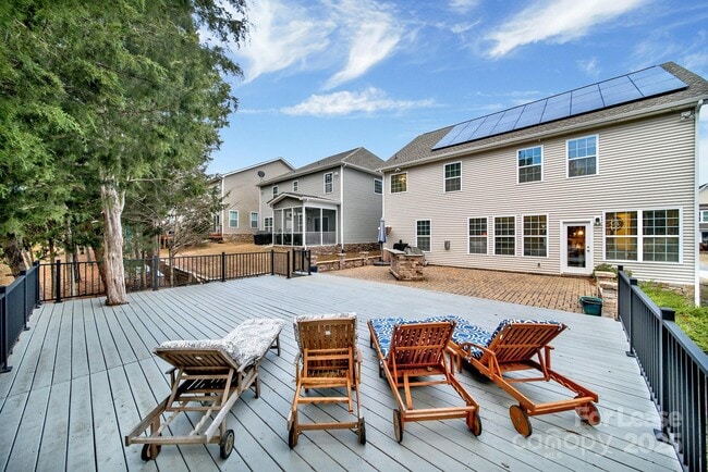 Building Photo - 1389 Overlea Pl NW