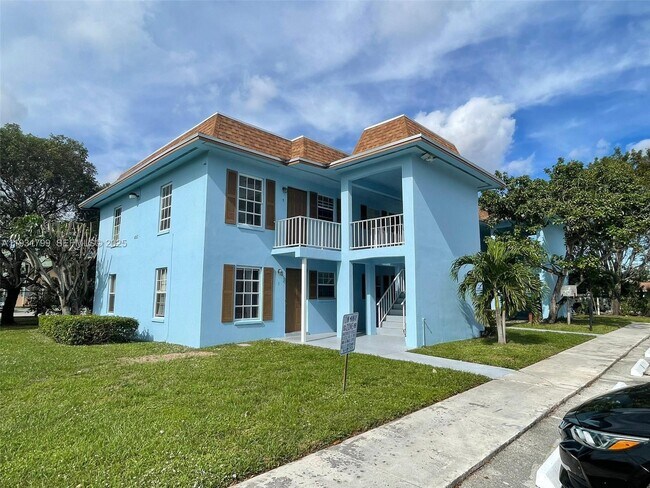 Building Photo - 4951 Wedgewood Way