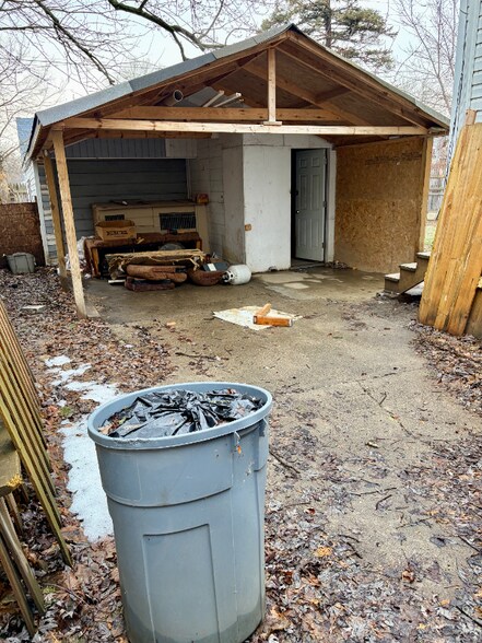 Building Photo - 5813 Edwards Ave