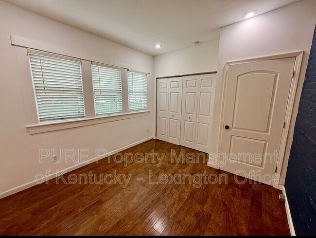 Building Photo - 611 N Broadway