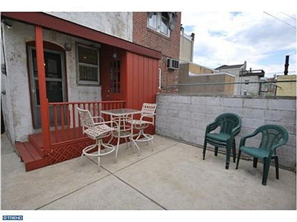 Building Photo - 2628 E Somerset St