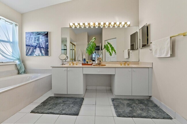 Building Photo - 865 SE Westminster Pl