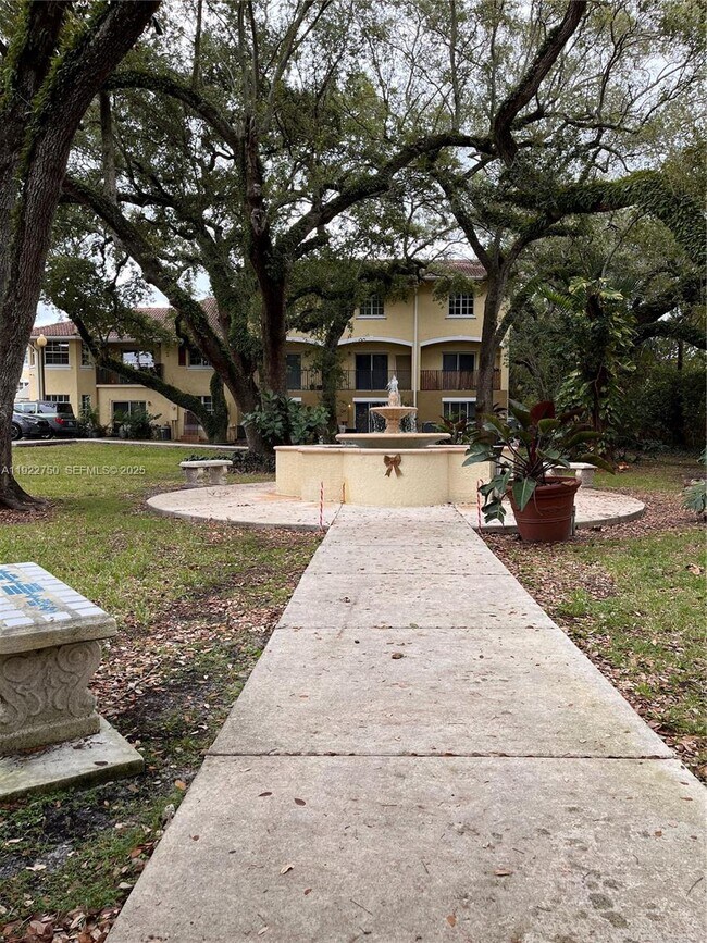 Building Photo - 730 NE 90th St