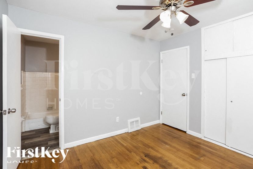 Building Photo - 1095 Ozment Dr