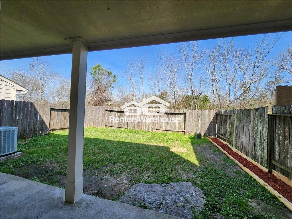 Building Photo - 11111 Valley Kings Dr