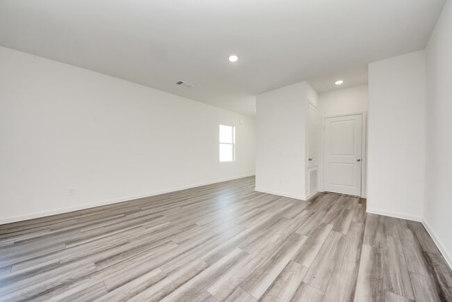 Building Photo - 31035 Gayle Prairie Oaks St
