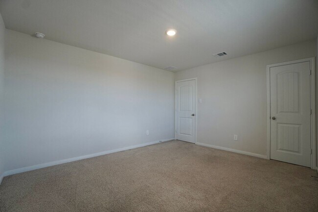 Building Photo - 115 Bethpage Dr