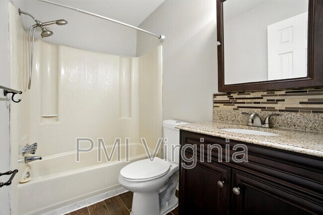 Building Photo - 5489 Glenville Cir